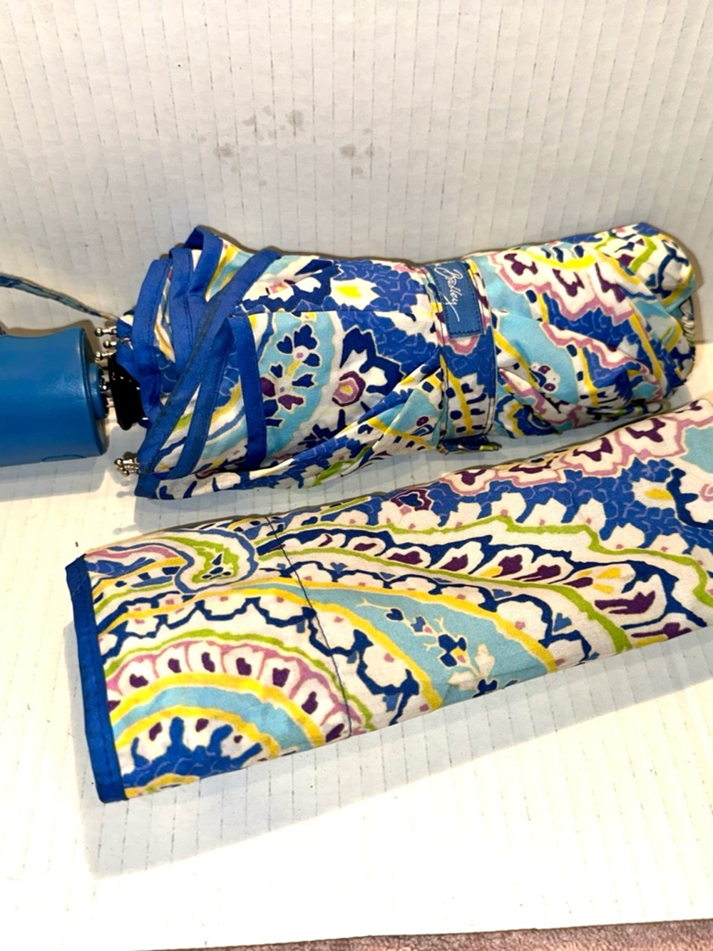 Vera Bradley Blue Paisley Compact Umbrella with cover retired print